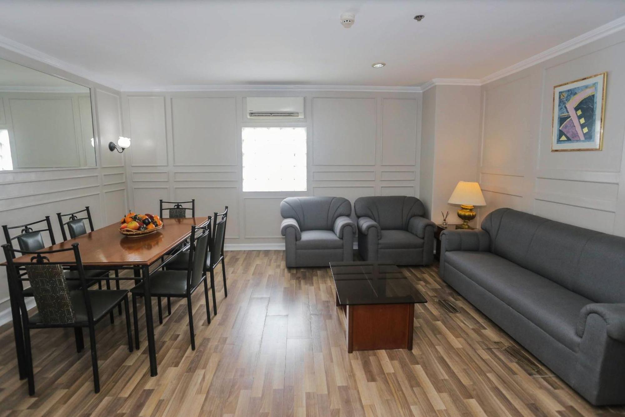 Holiday Plaza Hotel - Cebu Екстер'єр фото