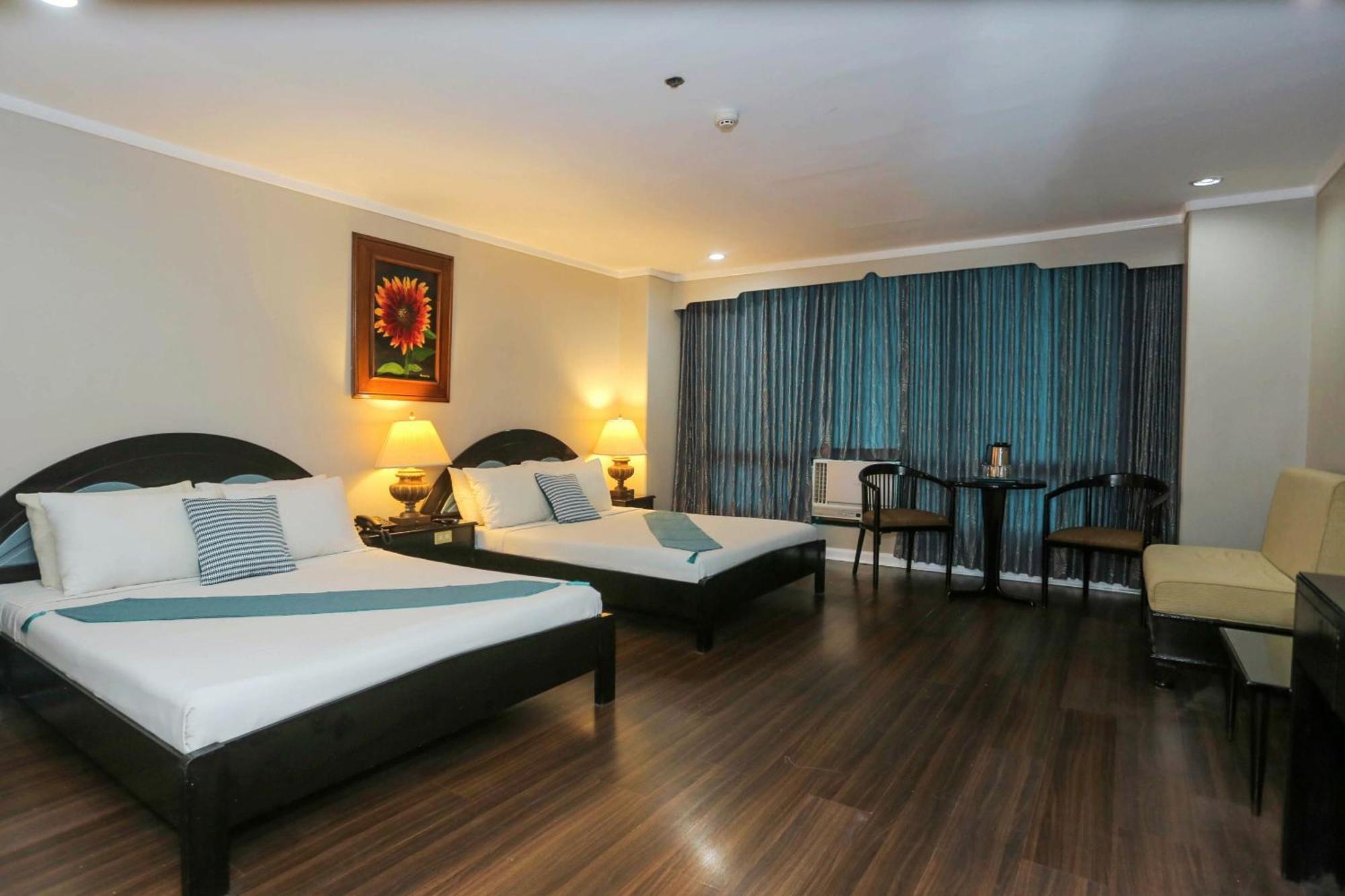 Holiday Plaza Hotel - Cebu Екстер'єр фото