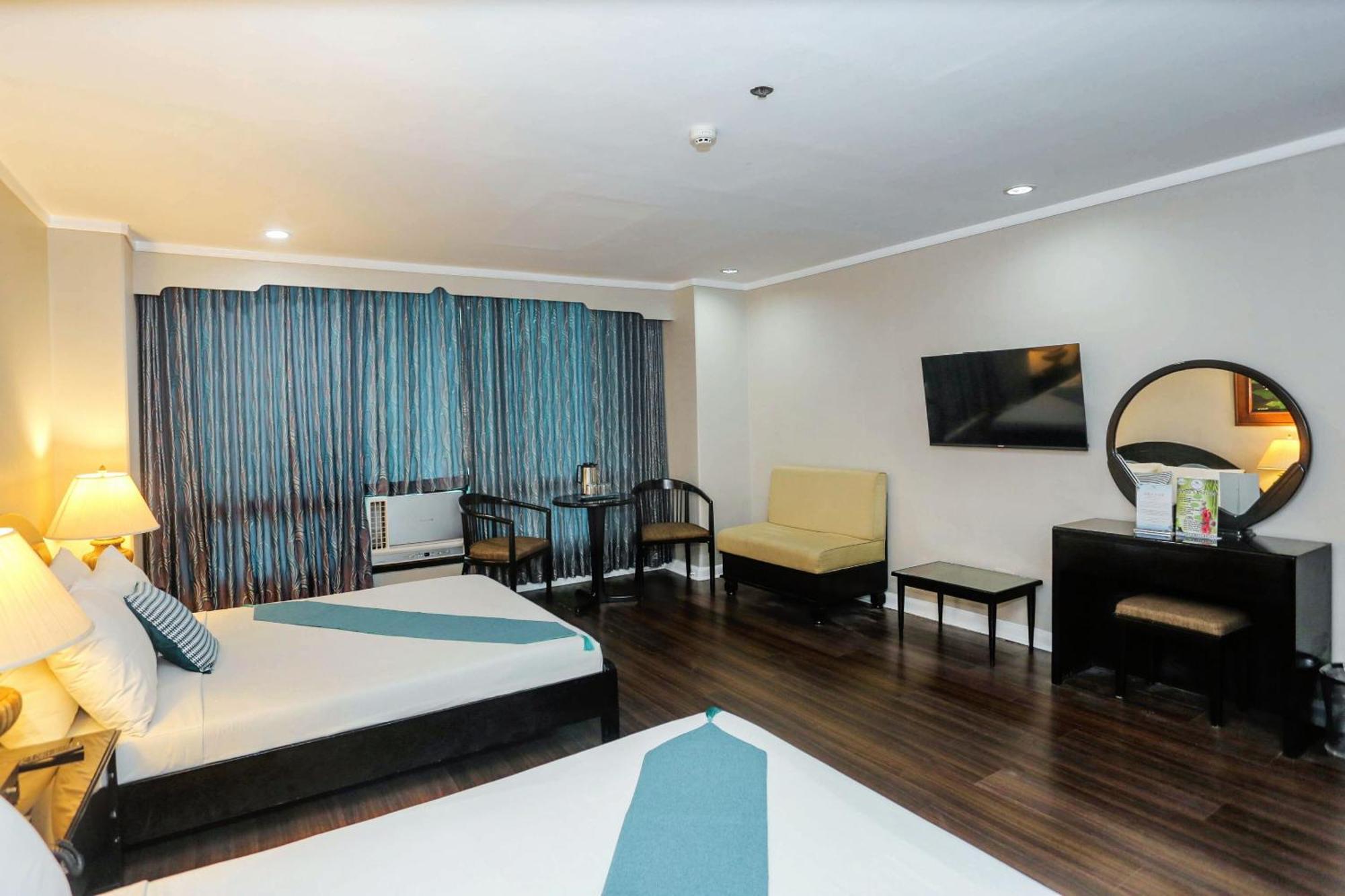 Holiday Plaza Hotel - Cebu Екстер'єр фото