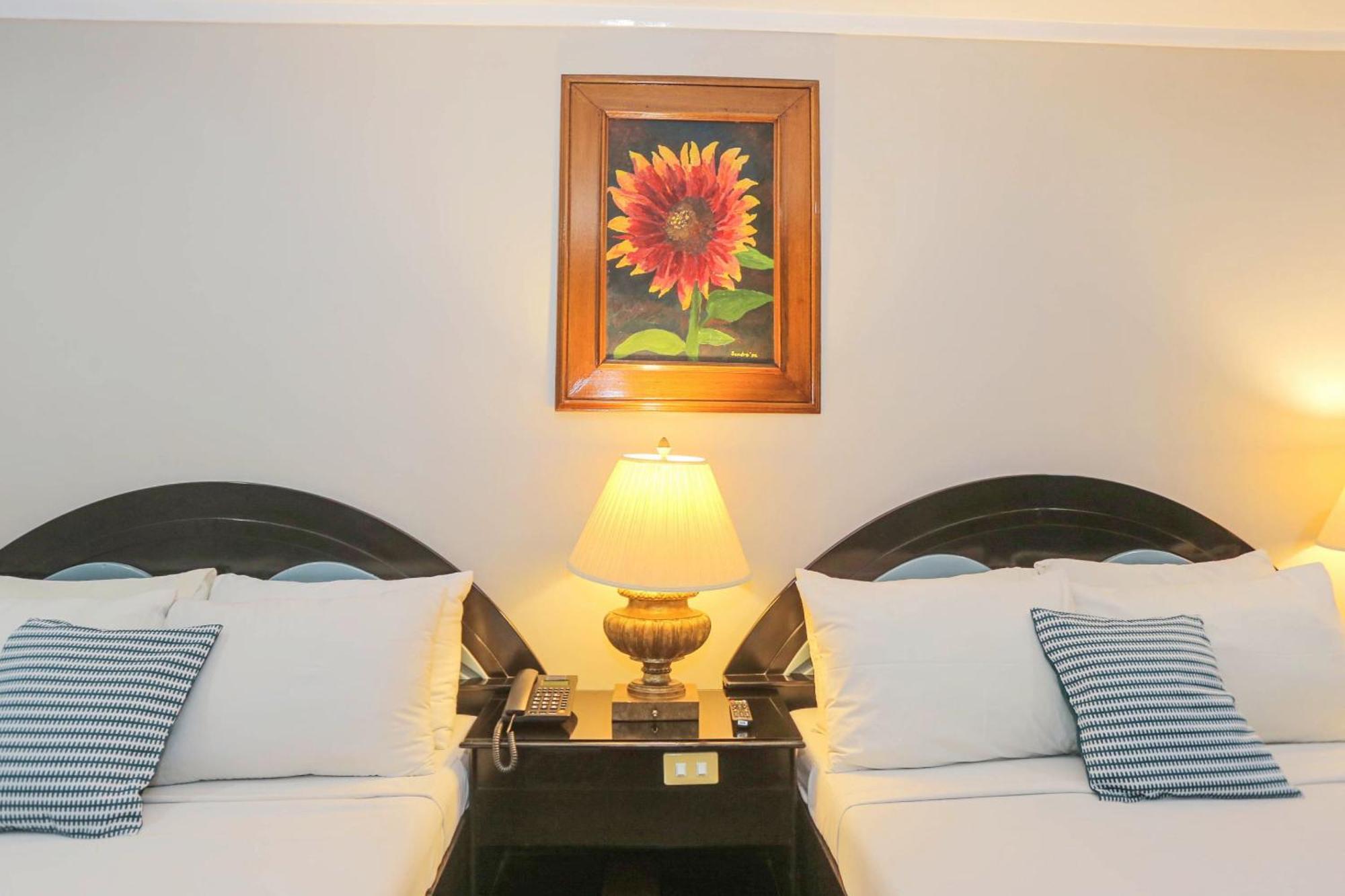 Holiday Plaza Hotel - Cebu Екстер'єр фото