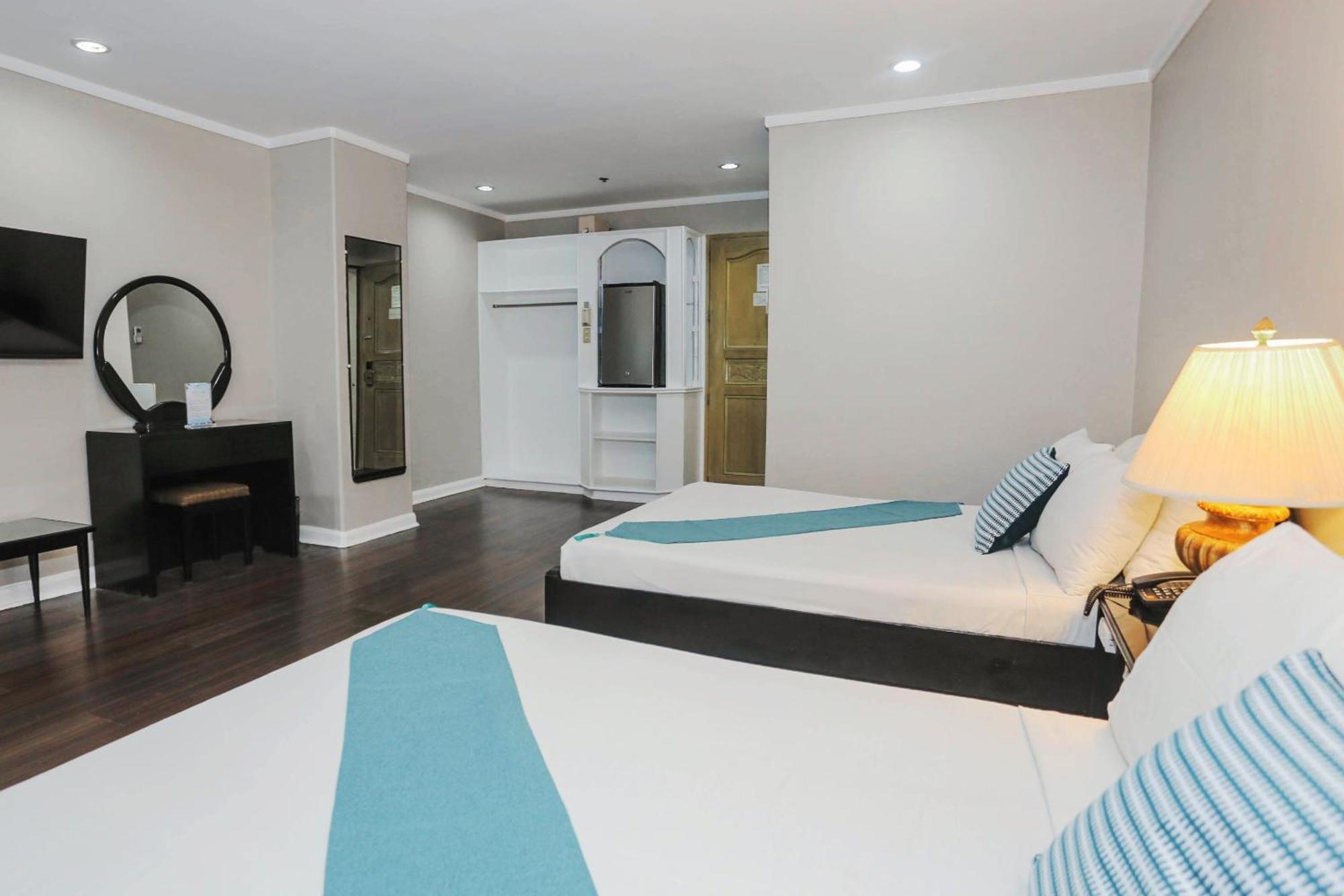 Holiday Plaza Hotel - Cebu Екстер'єр фото