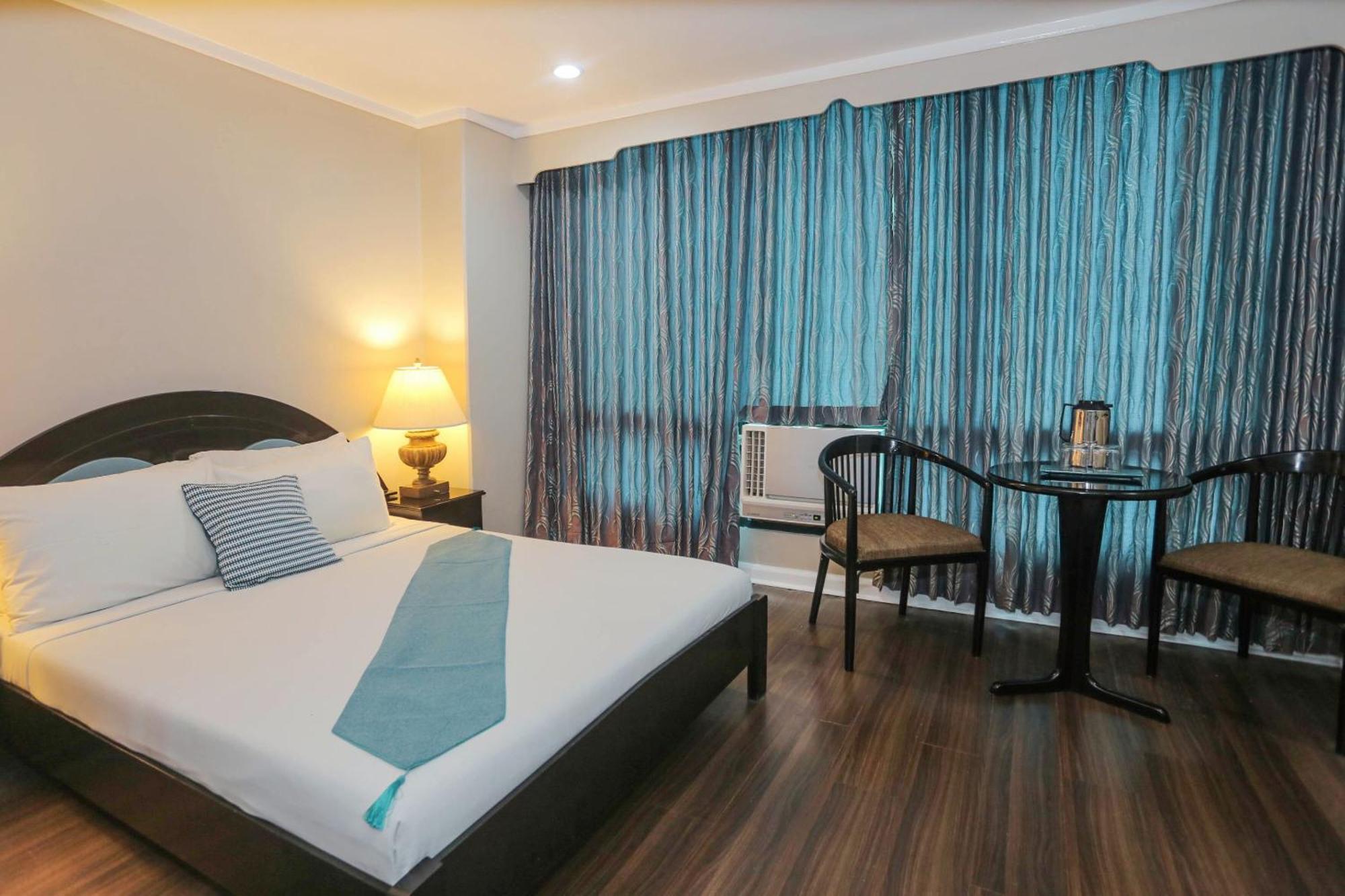 Holiday Plaza Hotel - Cebu Екстер'єр фото