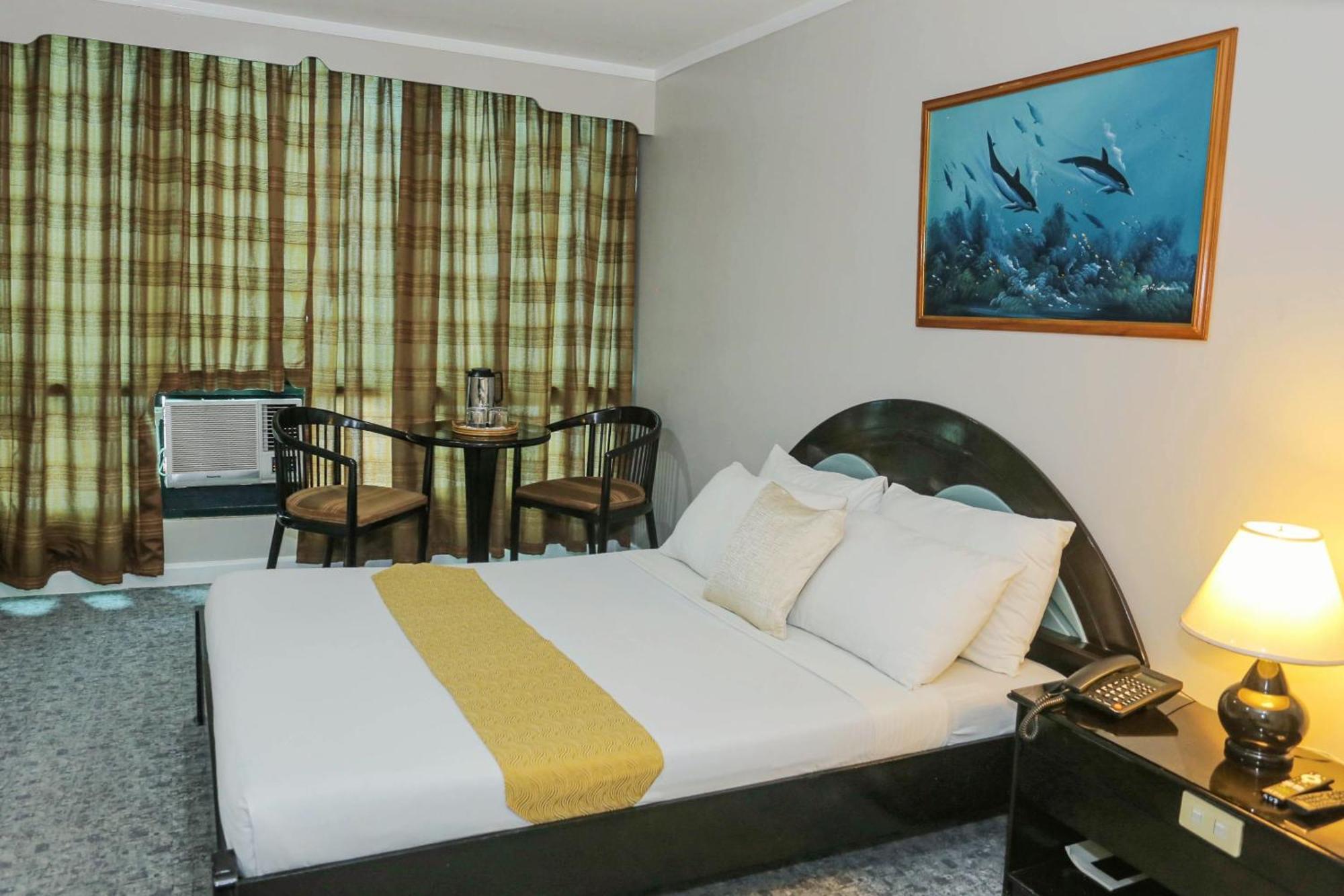 Holiday Plaza Hotel - Cebu Екстер'єр фото