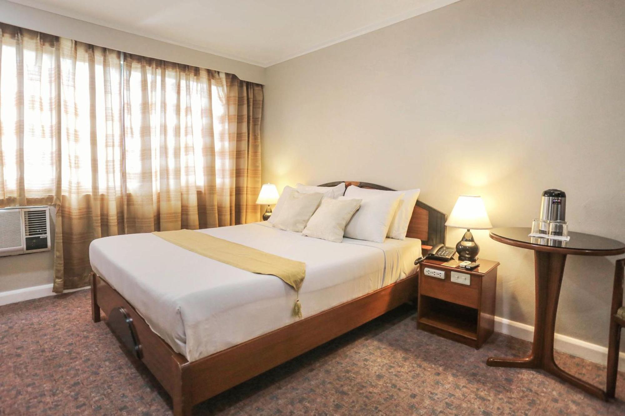 Holiday Plaza Hotel - Cebu Екстер'єр фото