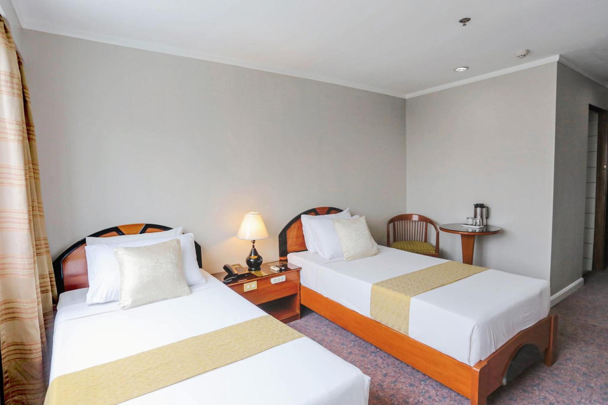 Holiday Plaza Hotel - Cebu Екстер'єр фото