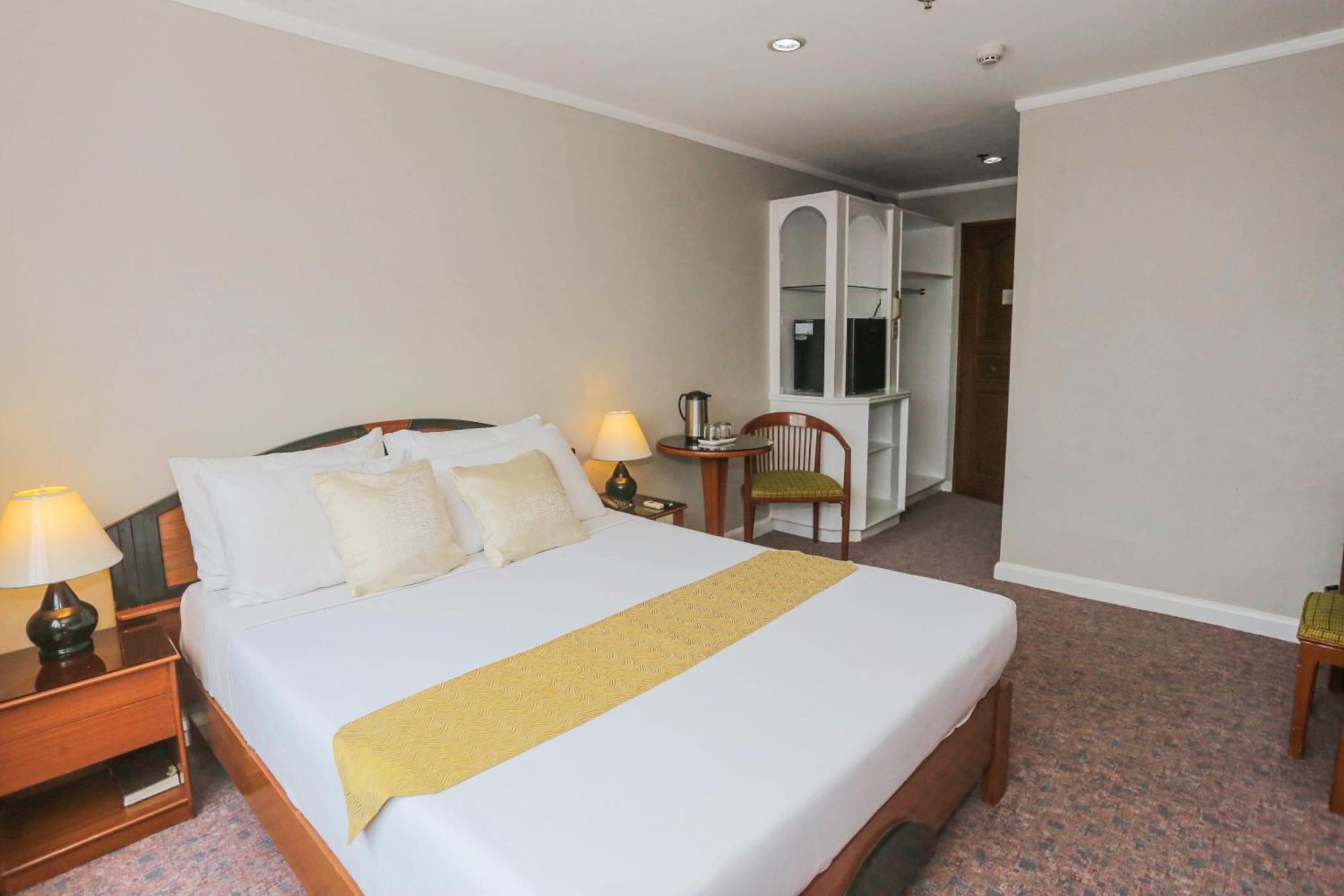Holiday Plaza Hotel - Cebu Екстер'єр фото