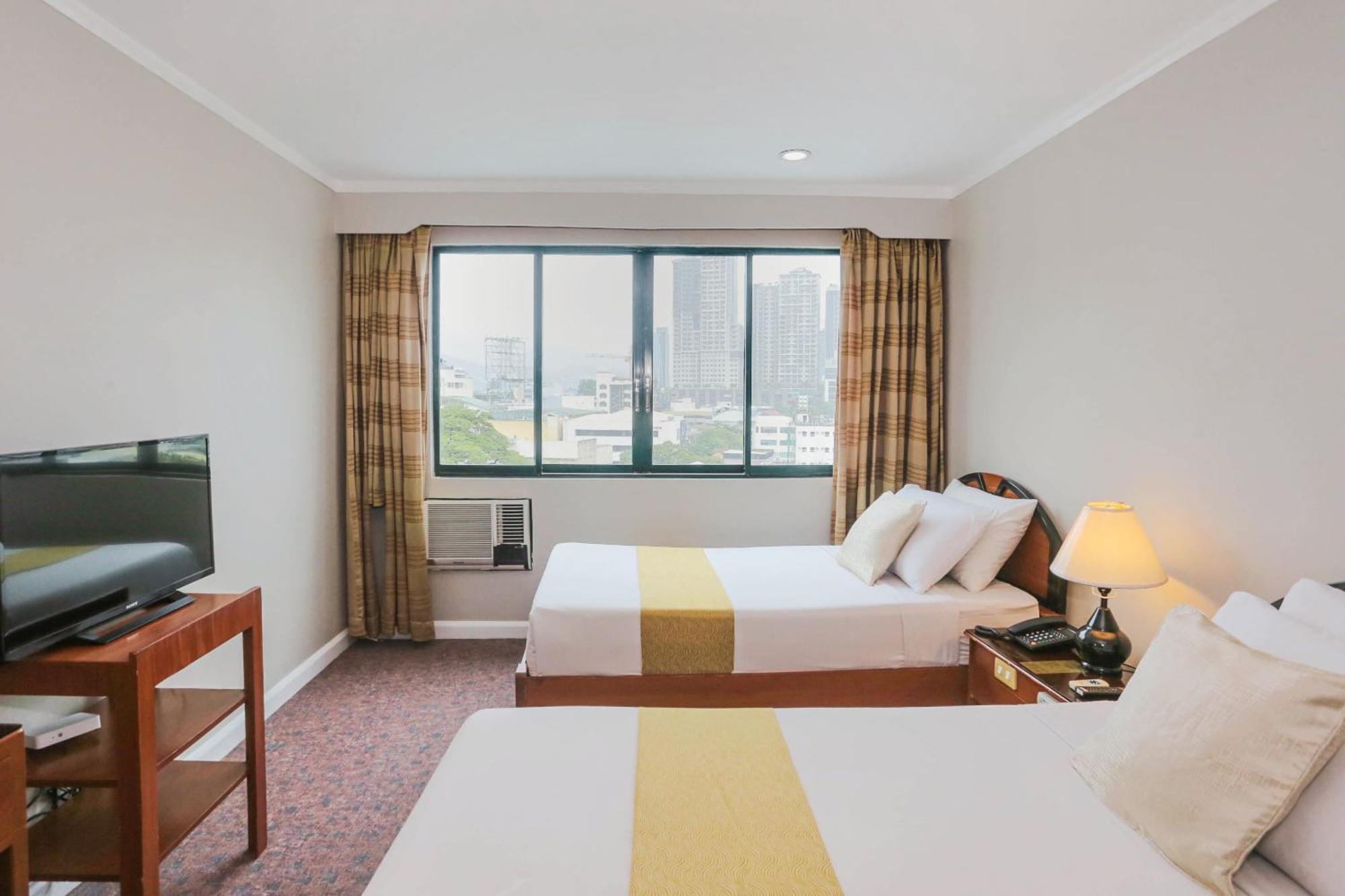 Holiday Plaza Hotel - Cebu Екстер'єр фото