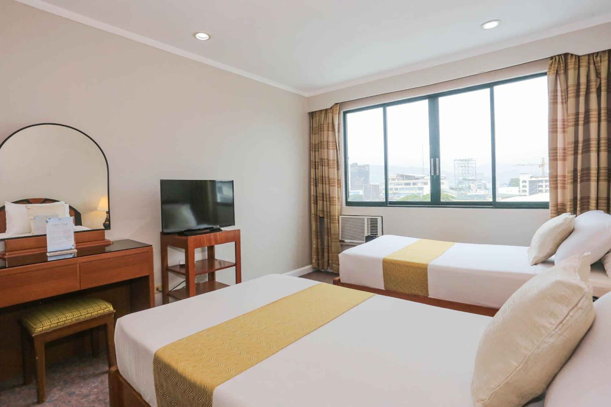 Holiday Plaza Hotel - Cebu Екстер'єр фото