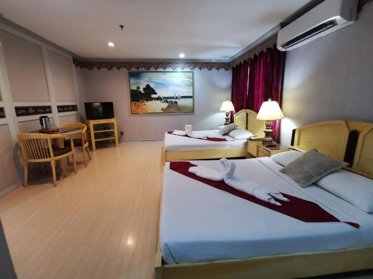 Holiday Plaza Hotel - Cebu Екстер'єр фото