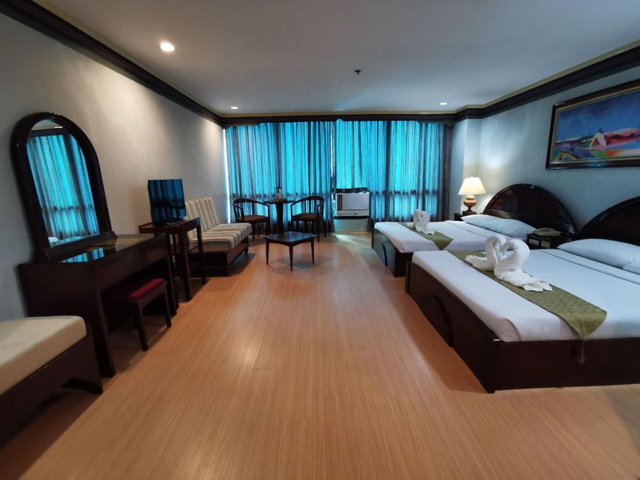 Holiday Plaza Hotel - Cebu Екстер'єр фото