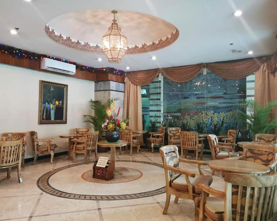 Holiday Plaza Hotel - Cebu Екстер'єр фото
