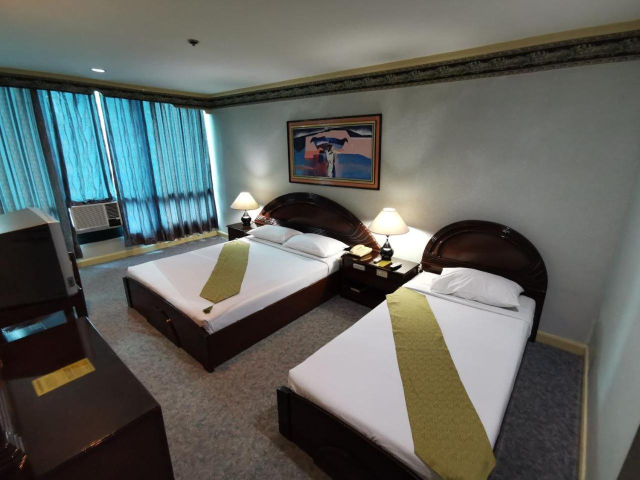 Holiday Plaza Hotel - Cebu Екстер'єр фото
